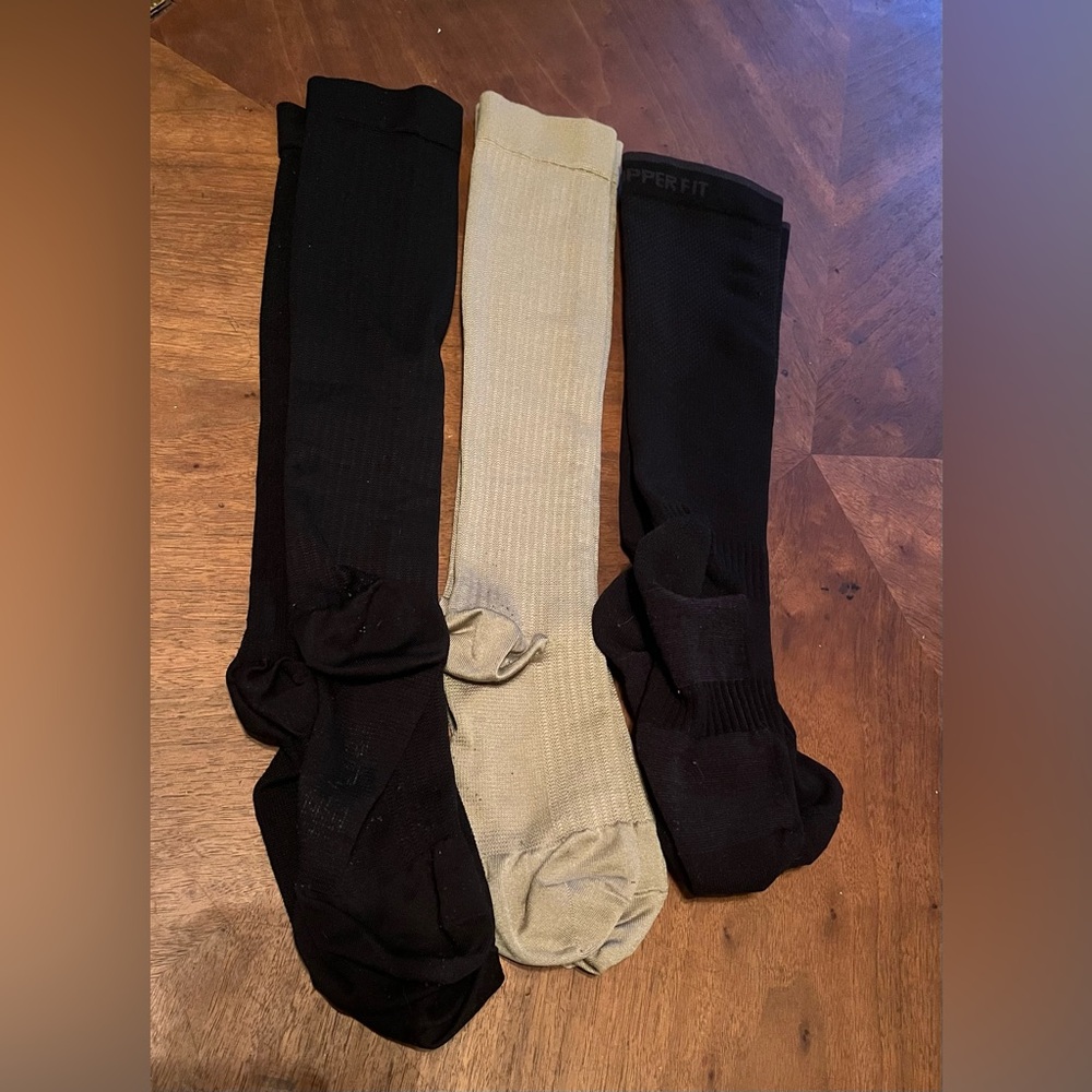 3 Pair Compression Socks - image 1
